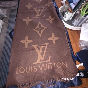 Louis Vuitton Brown Monogram Scarf. Unisex. NWOT. 100% Cashmere